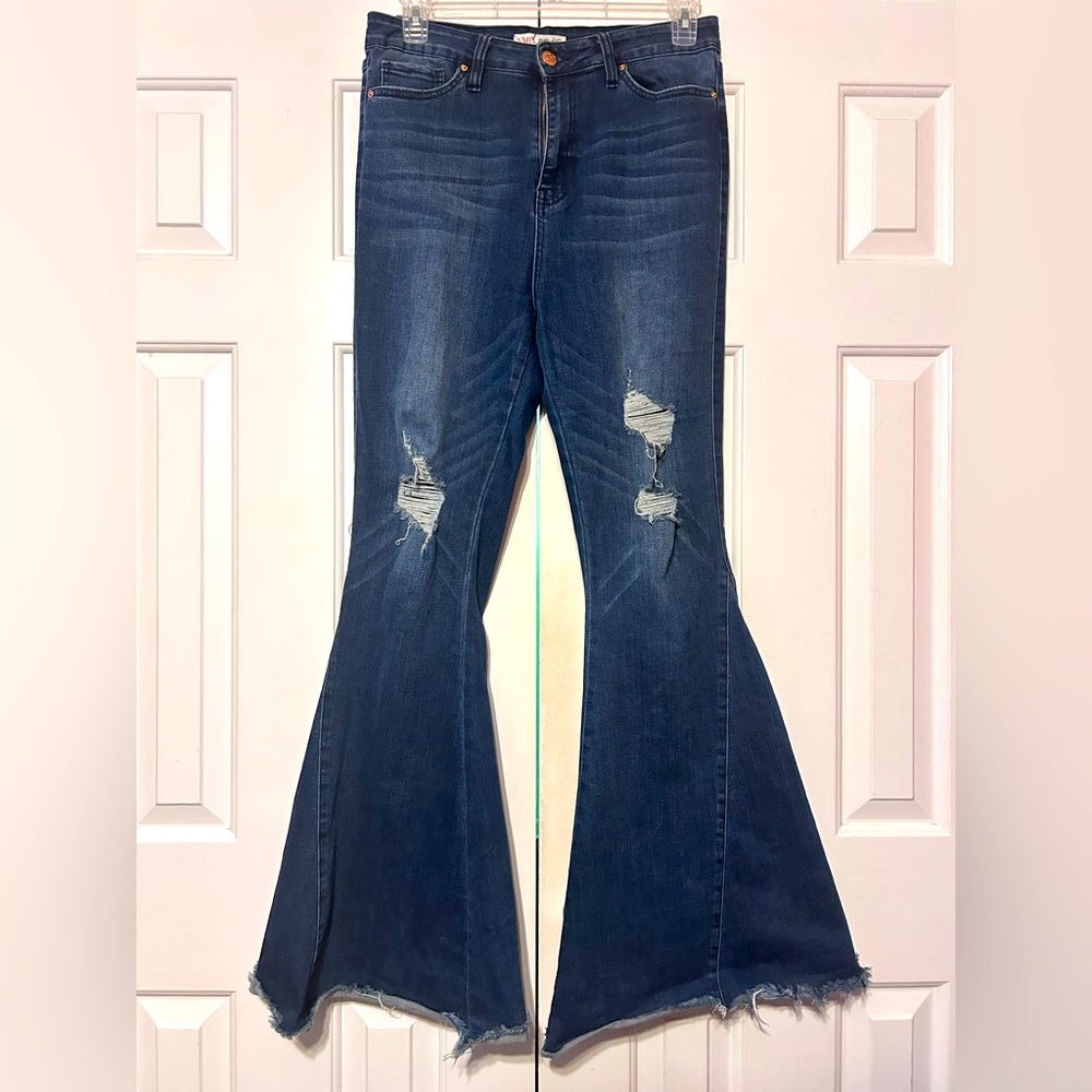 NWOT Flare leg YMI Y2K Gigi fit stretch distressed jeans